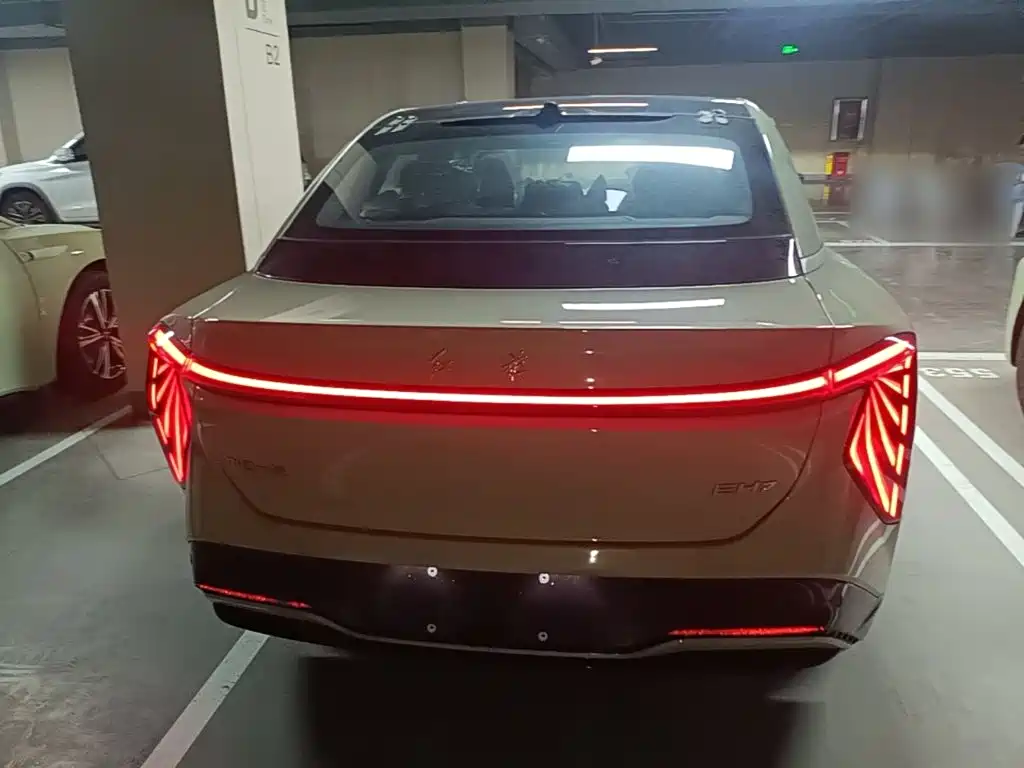 Hongqi EH7 2025 690