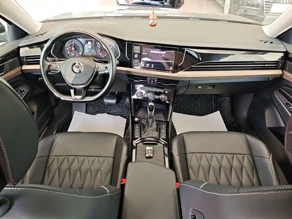 Volkswagen Passat PHEV — миниатюра 10