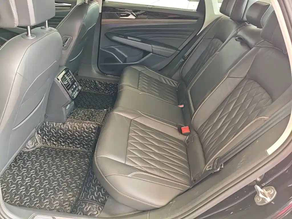 Volkswagen Passat PHEV — миниатюра 17