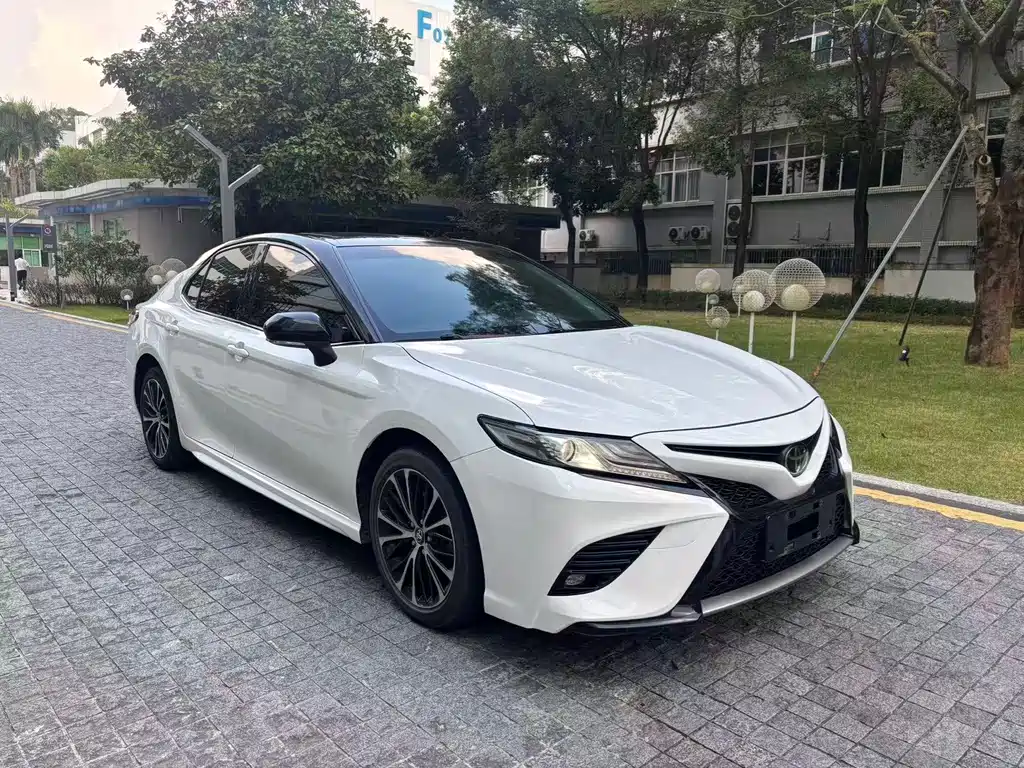 Toyota Camry — миниатюра 3