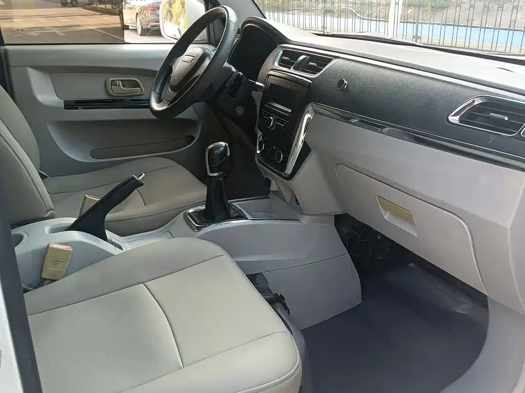 SRM XINYUAN NEW ENERGY LITTLE SEA LION EV