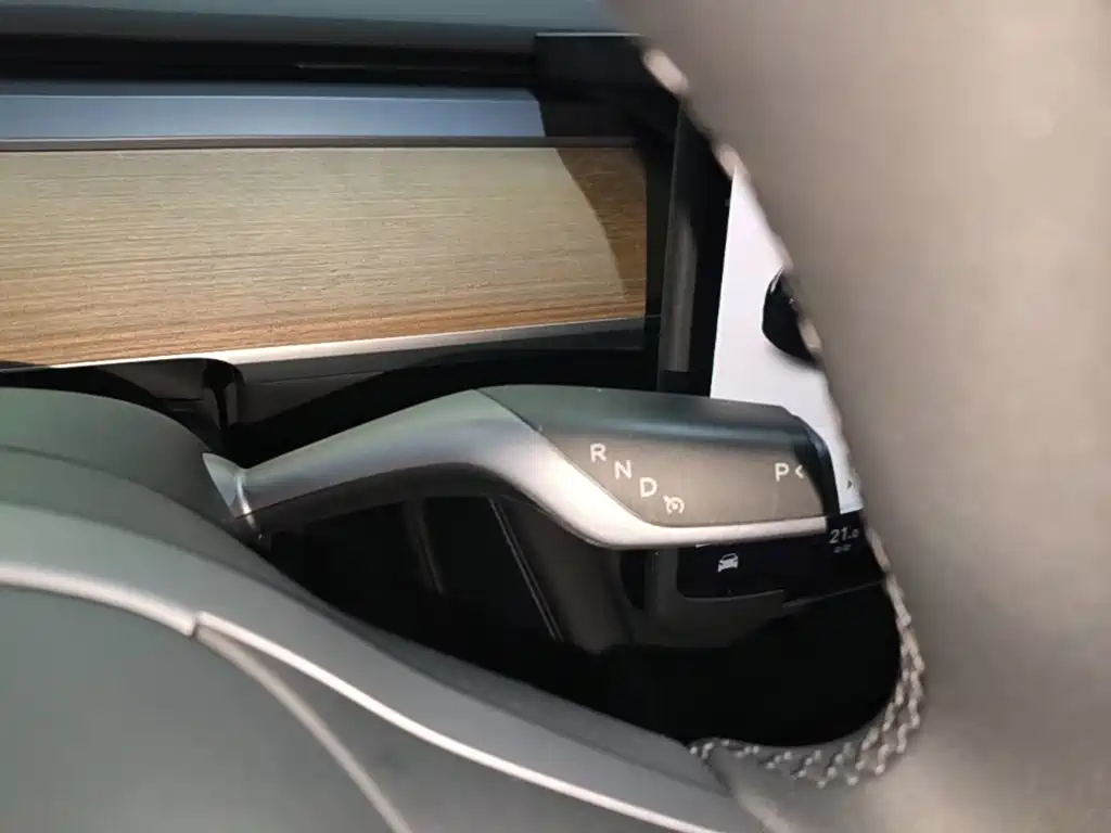 Tesla Model Y — миниатюра 14