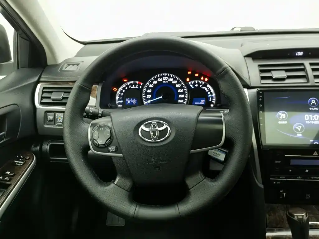 Toyota Camry — миниатюра 11