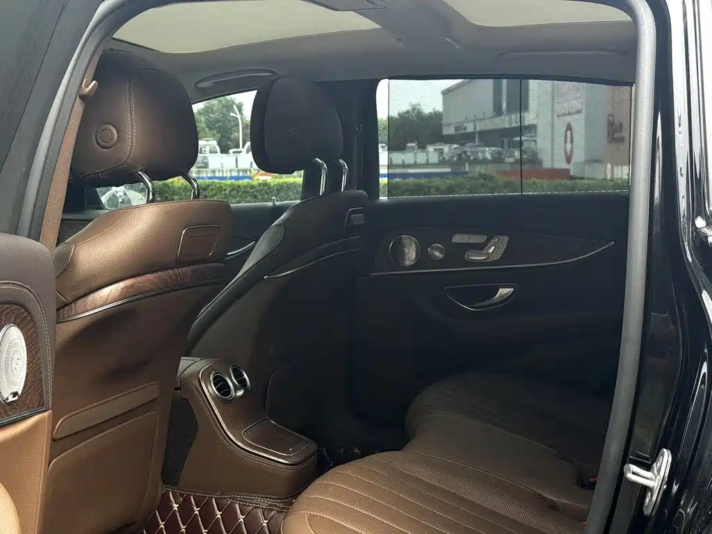 Mercedes-Benz E-Class — миниатюра 10