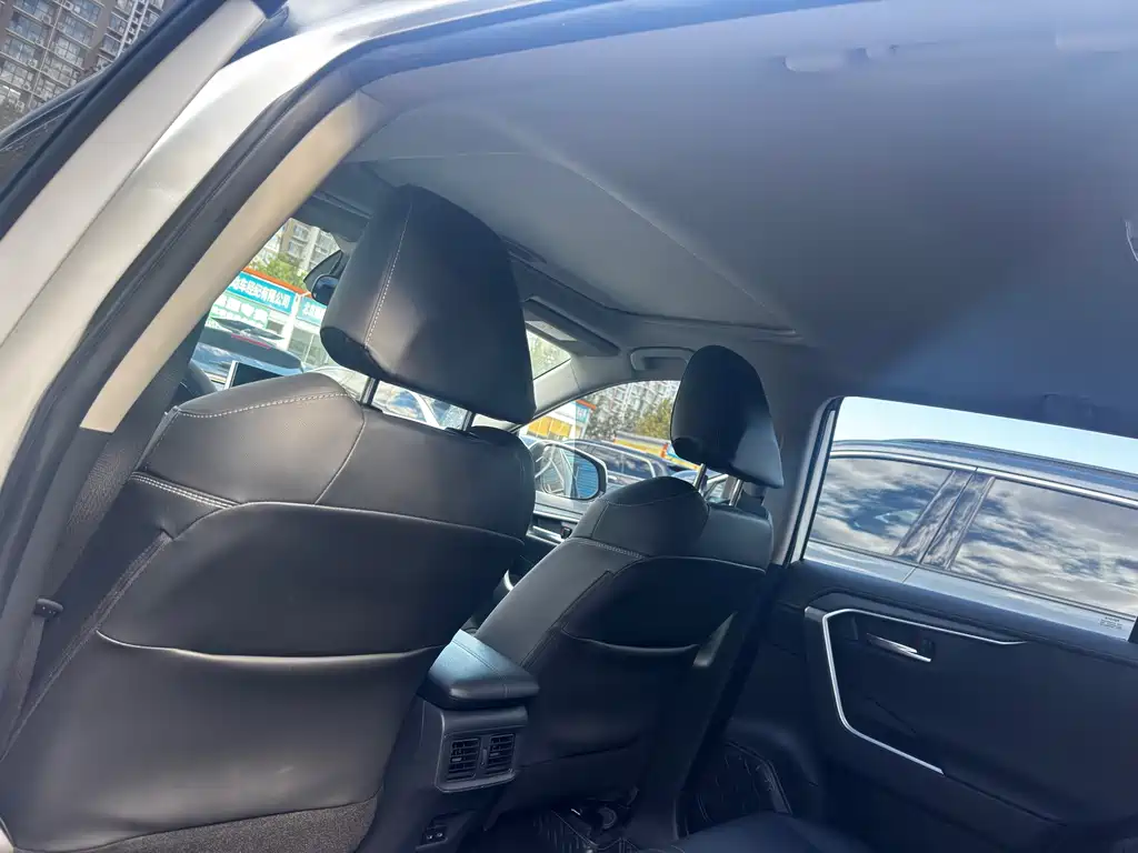 Toyota RAV4 — миниатюра 16