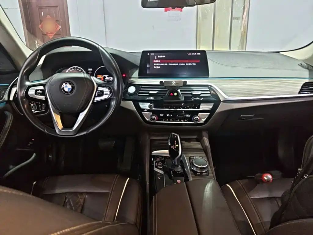 BMW 5 Series New Energy — миниатюра 10