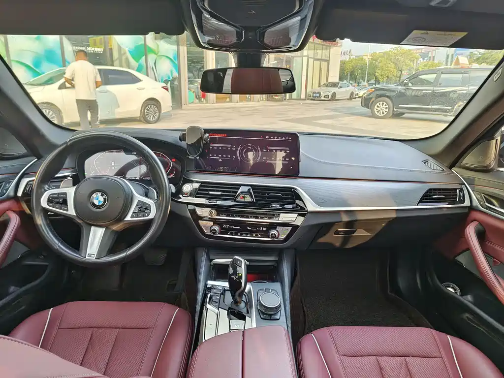BMW 5 Series — миниатюра 9