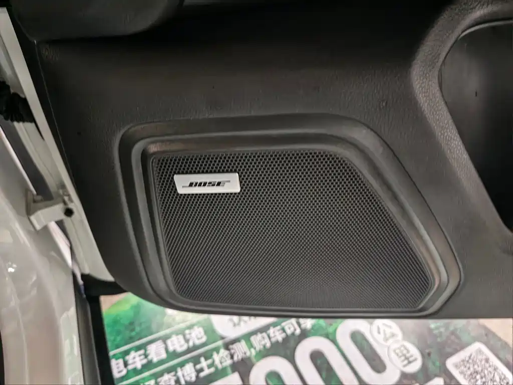 Porsche Macan — миниатюра 8