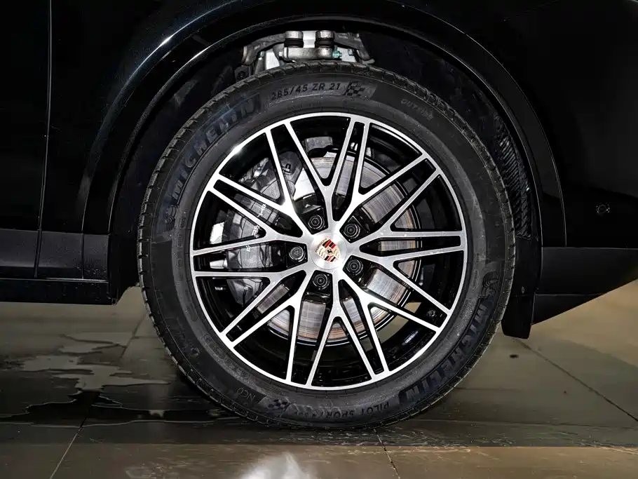 Porsche Cayenne — миниатюра 12