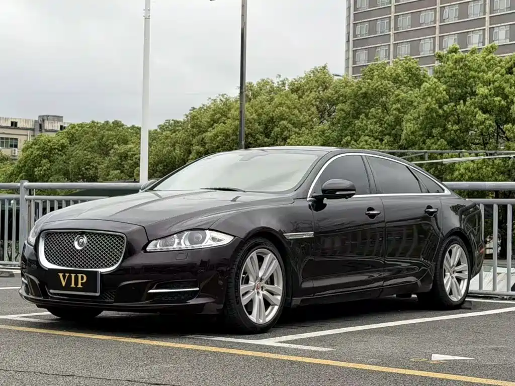 Jaguar XJ