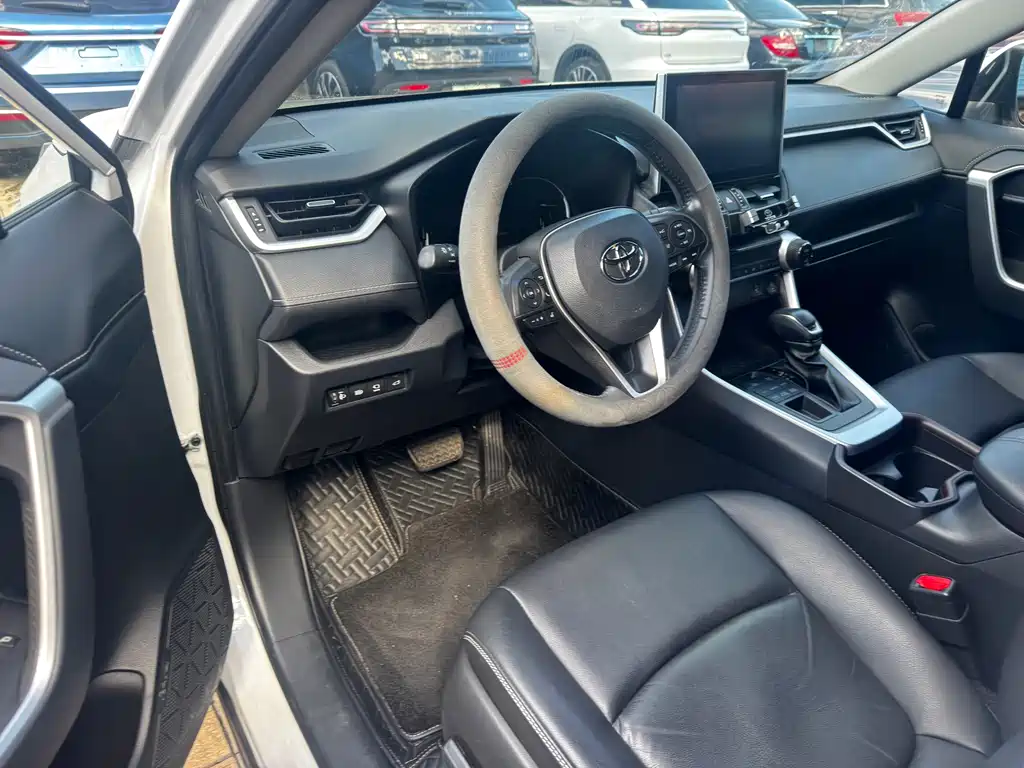 Toyota RAV4 — миниатюра 13