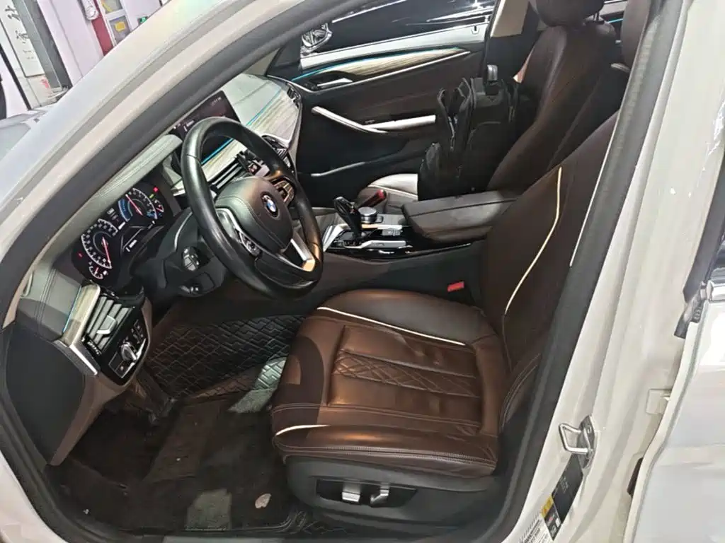BMW 5 Series New Energy — миниатюра 15