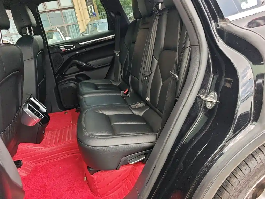 Porsche Cayenne — миниатюра 18