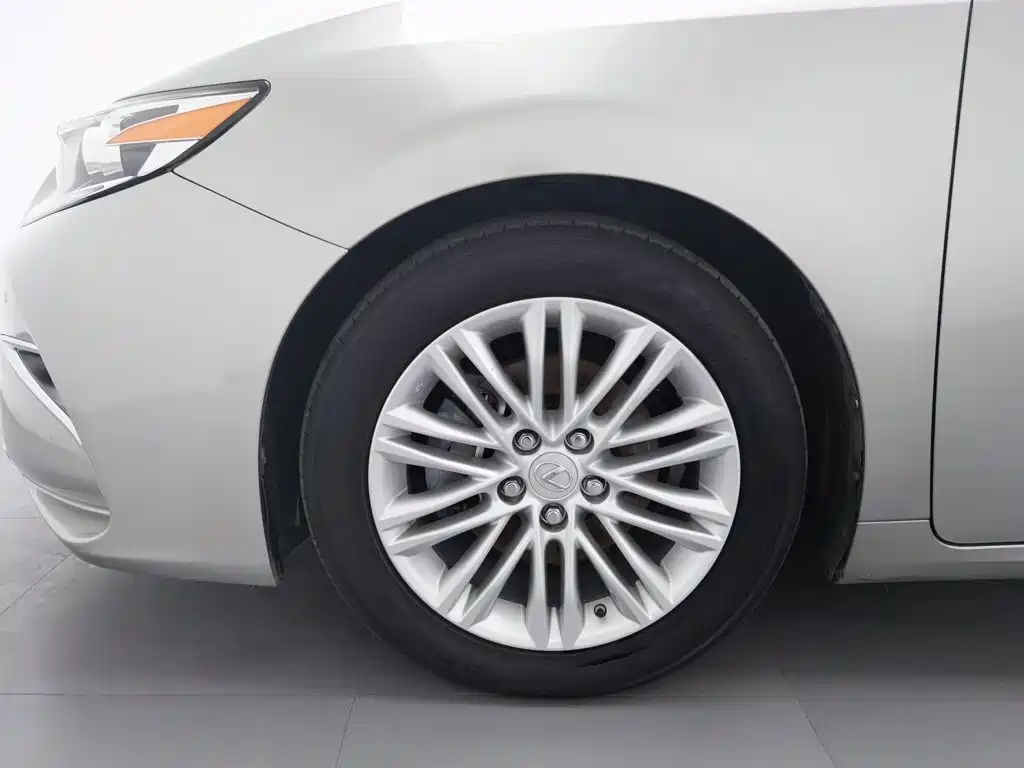 Lexus ES — миниатюра 17