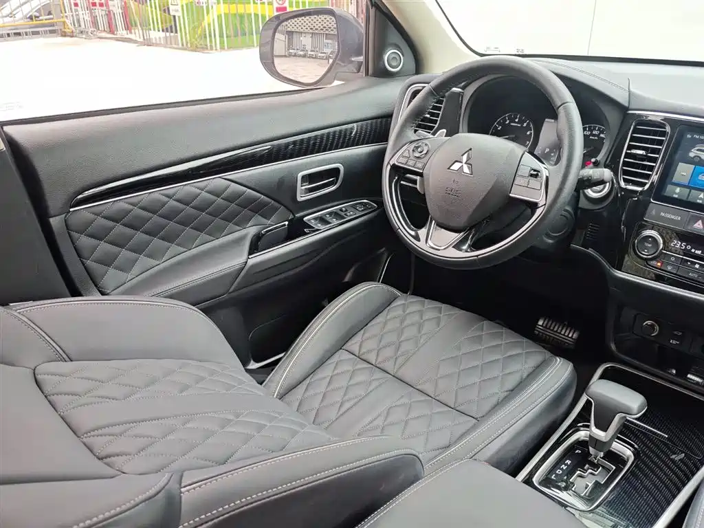 Mitsubishi Outlander 2.4L 4WD Enjoy Edition 7 seats, фото 13