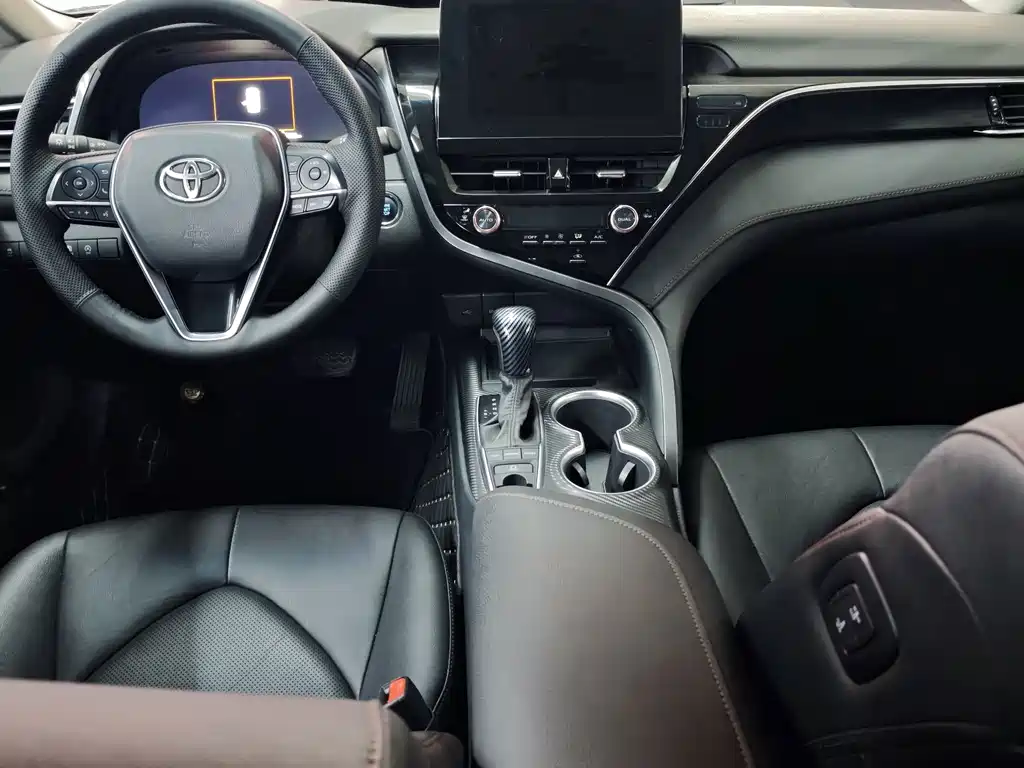 Toyota Camry — миниатюра 5