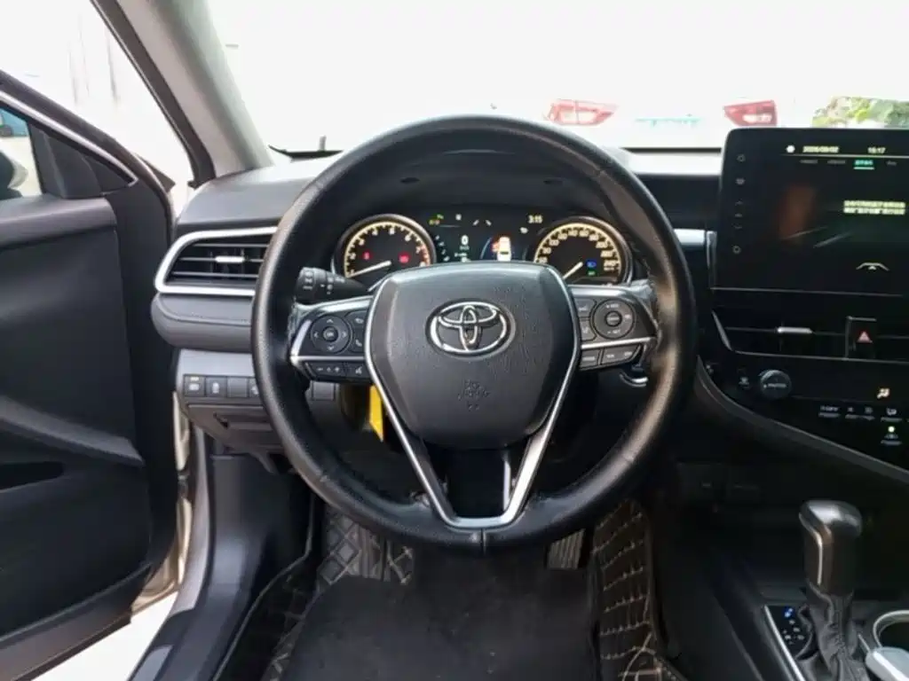 Toyota Camry — миниатюра 11