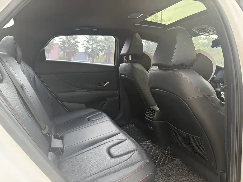 Hyundai Elantra — миниатюра 6