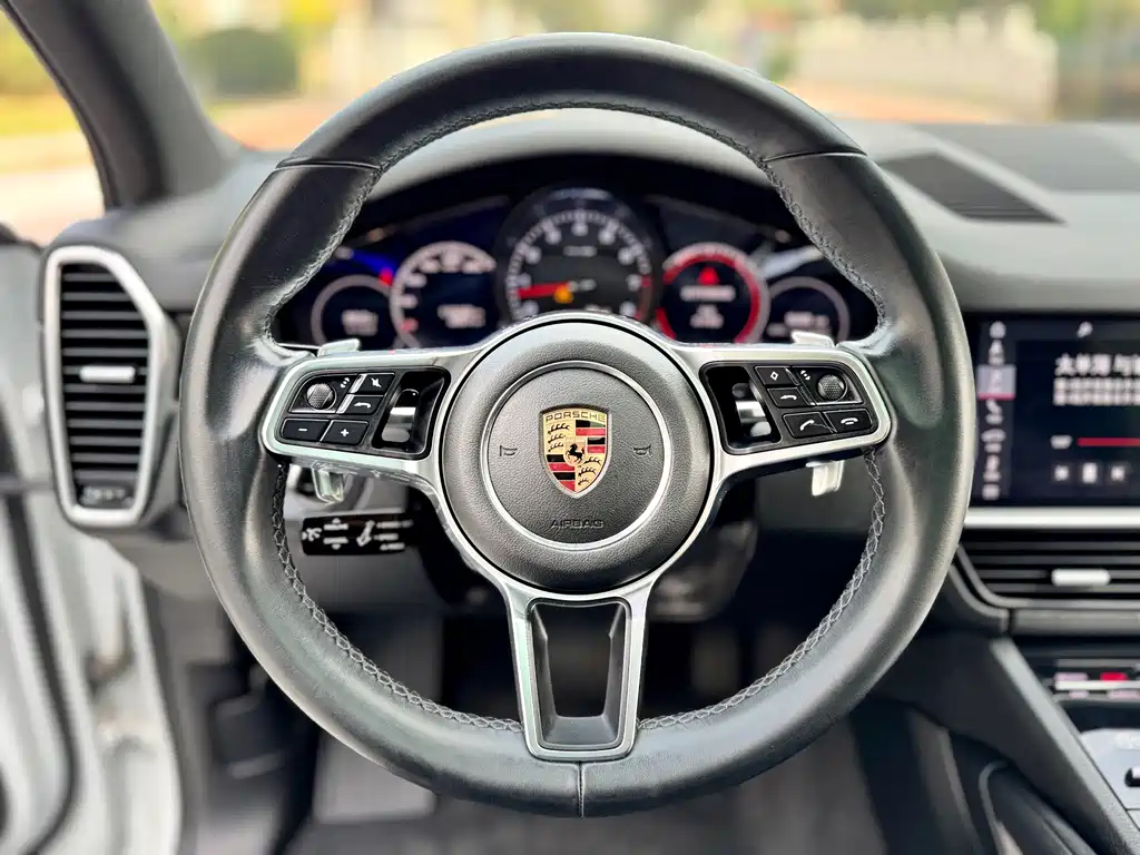 Porsche Cayenne — миниатюра 13