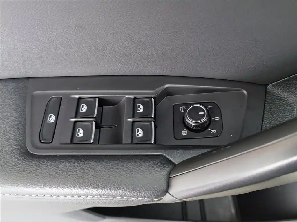 Volkswagen Tiguan L L 2018 330TSI AT Luxury