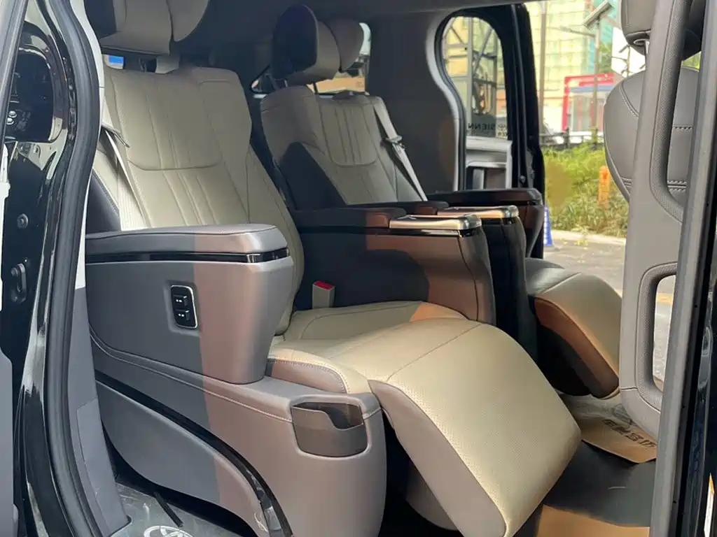 Toyota Sienna — миниатюра 23