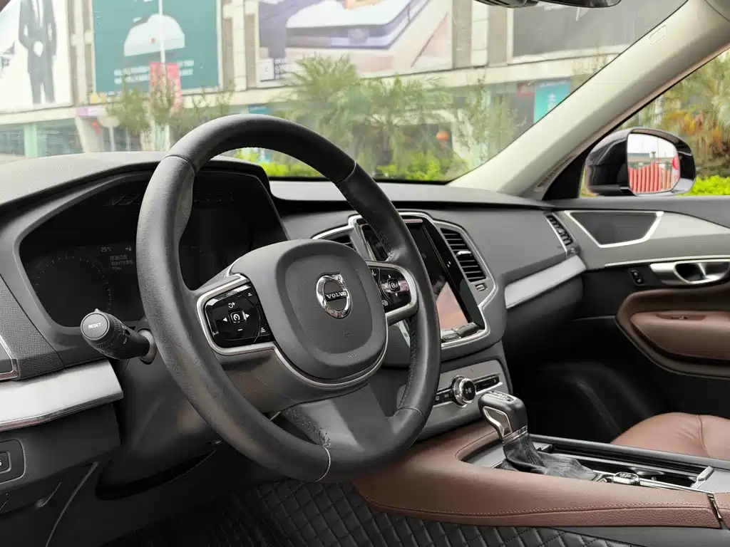 Volvo XC90 — миниатюра 10