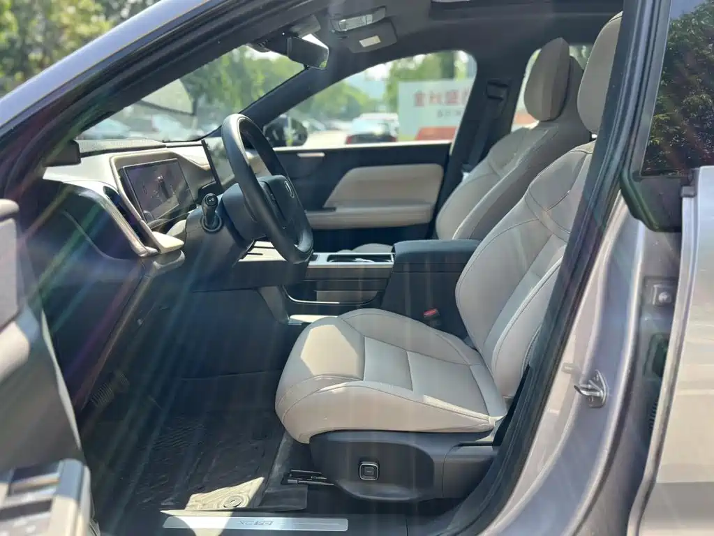 Volvo XC70 PHEV — миниатюра 5