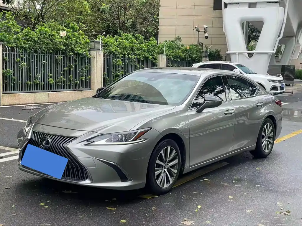 Lexus ES 2021