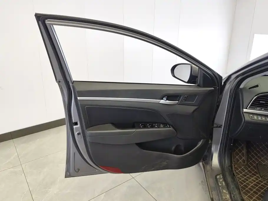 Hyundai Elantra — миниатюра 7