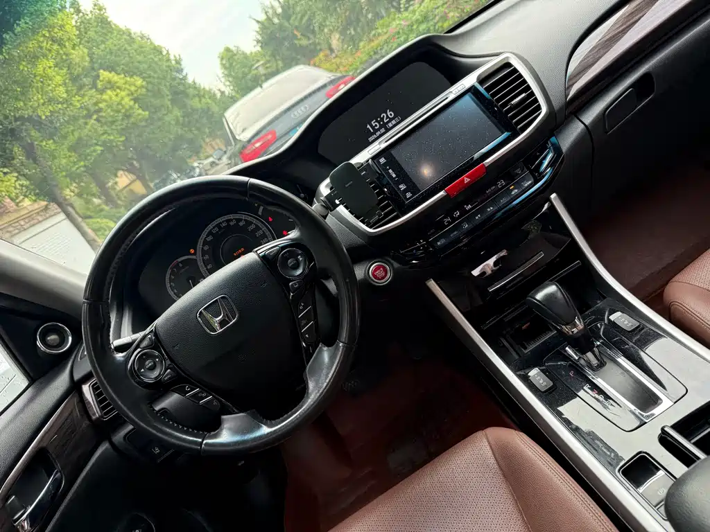 Honda Accord — миниатюра 7