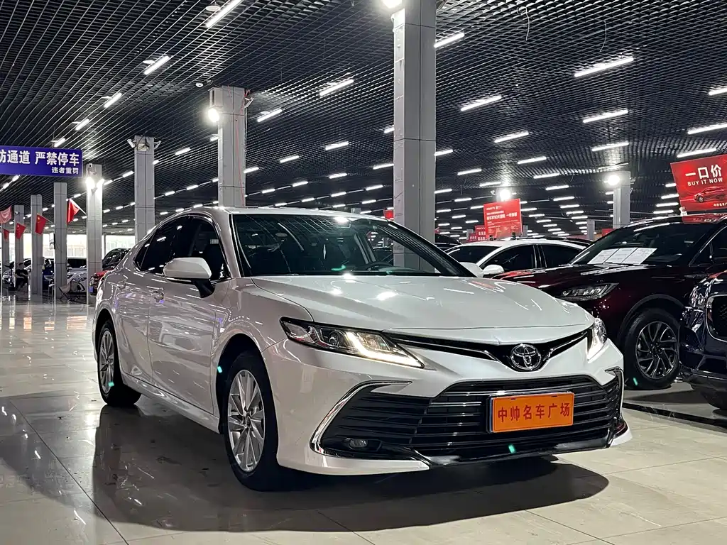 Toyota Camry - фото 3