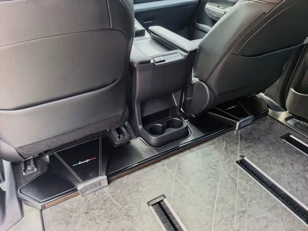 Toyota Sienna — миниатюра 10