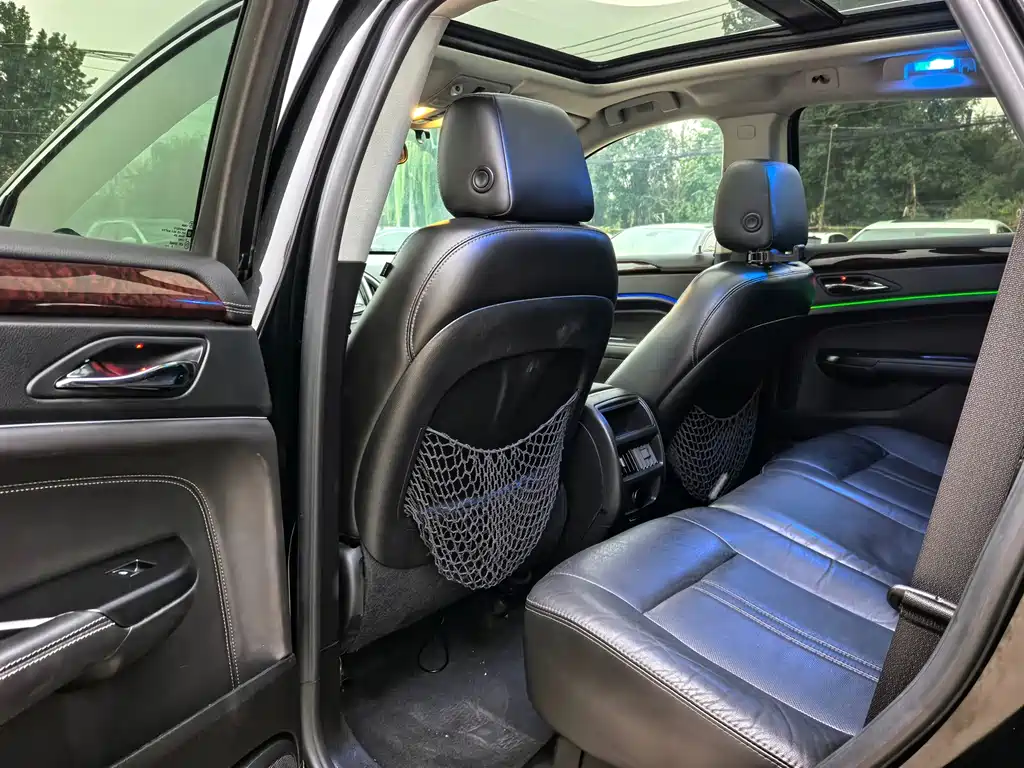 Cadillac SRX — миниатюра 12