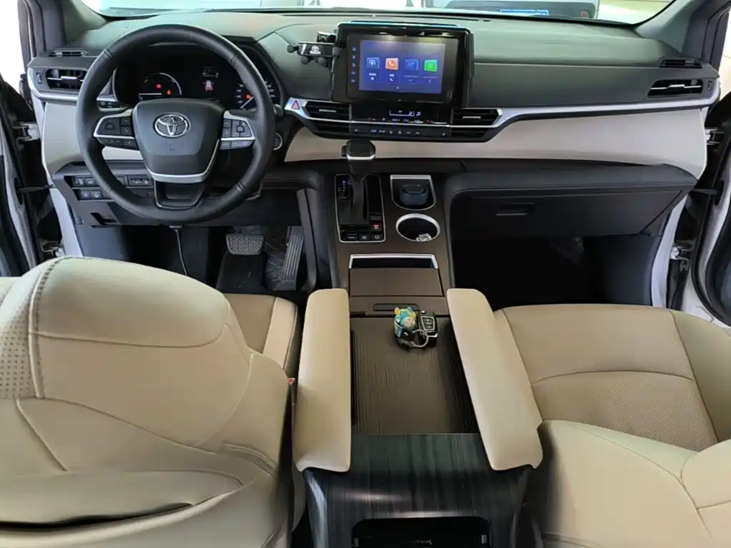 Toyota Sienna — миниатюра 10