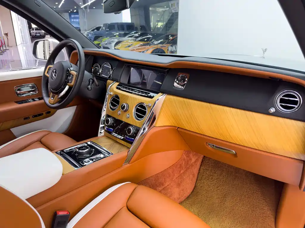 Rolls-Royce Cullinan — миниатюра 16