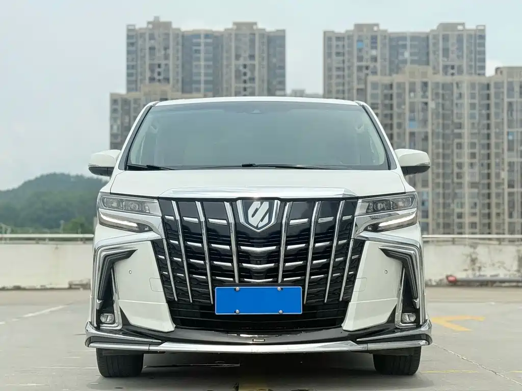 Toyota Alphard — миниатюра 3