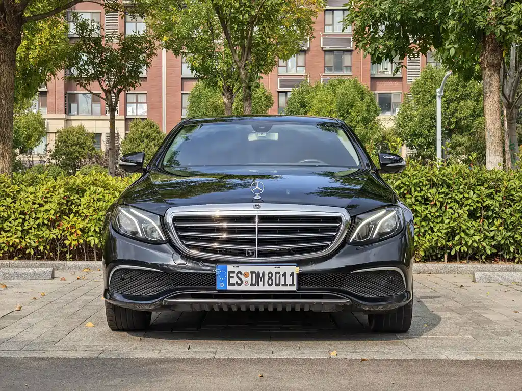 Mercedes-Benz E-Class — миниатюра 2