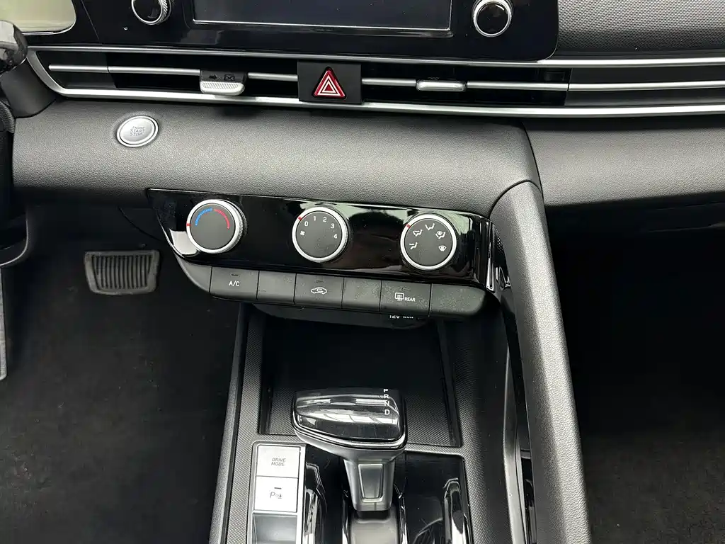 Hyundai Elantra — миниатюра 16