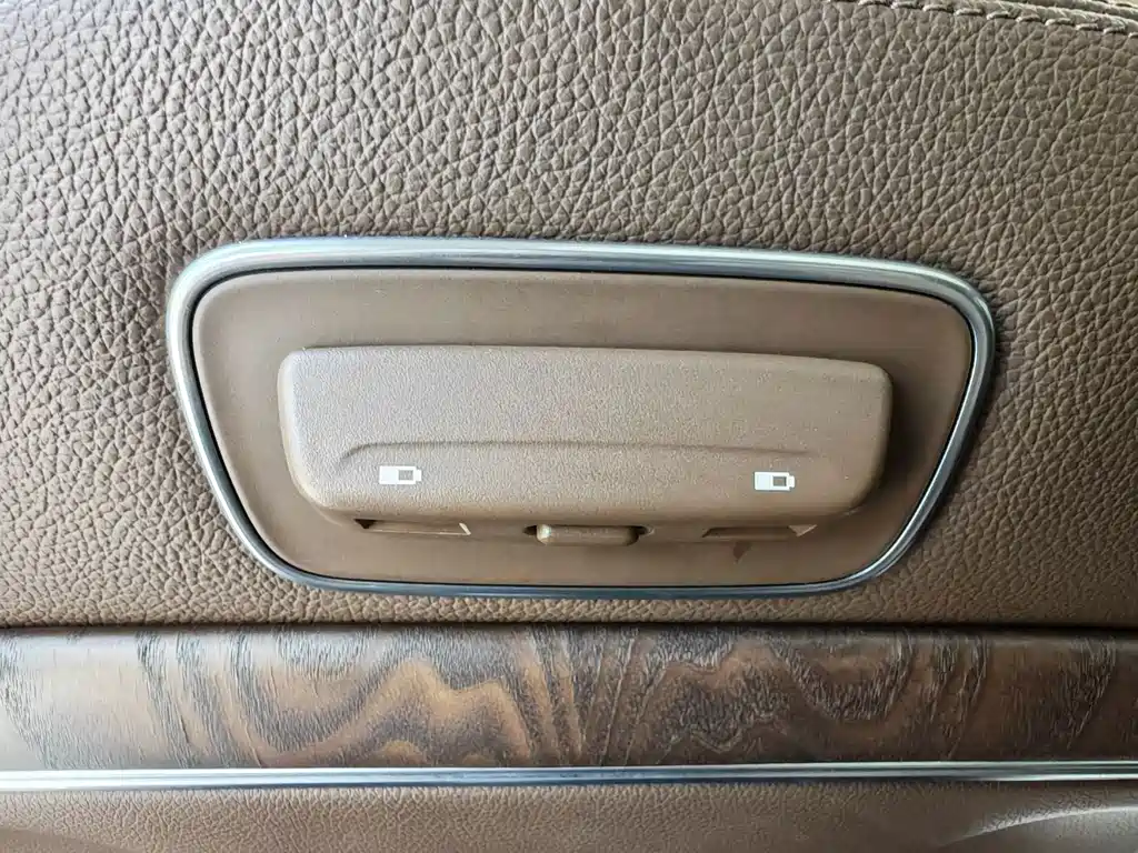 Mercedes-Benz E-Class — миниатюра 10