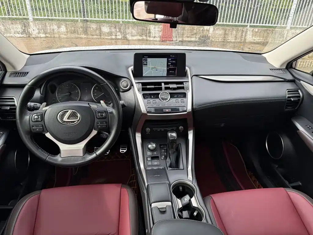Lexus NX 2018 300
