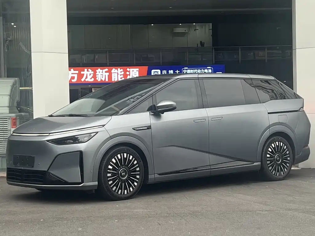 XPeng X9 — миниатюра 2