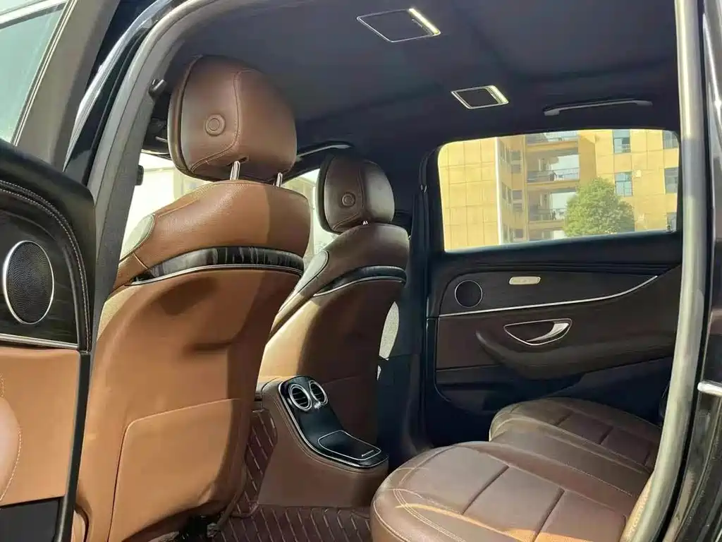 Mercedes-Benz E-Class — миниатюра 6