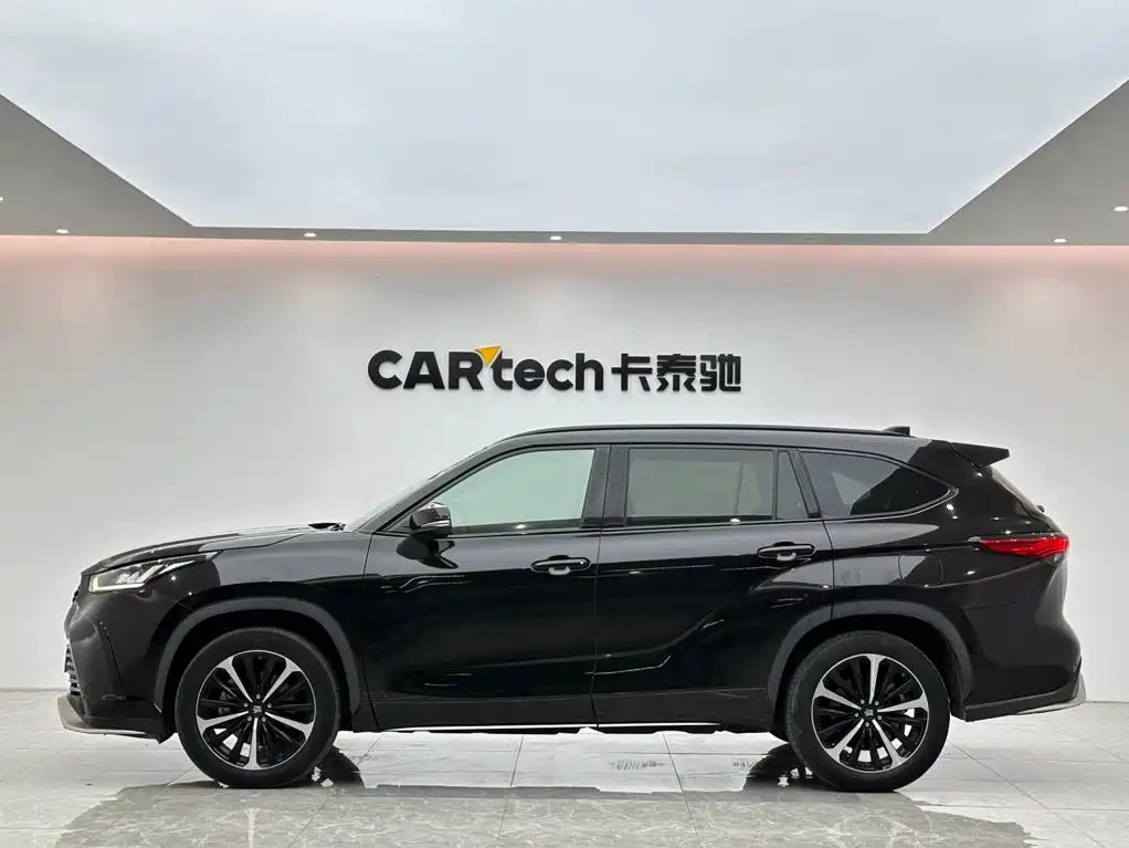 Toyota Crown Kluger — миниатюра 2