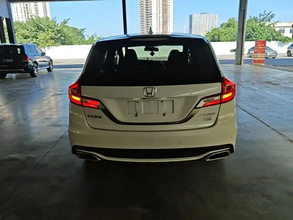 Honda Jade 2017 210TURBO CVT Luxury 5 мест