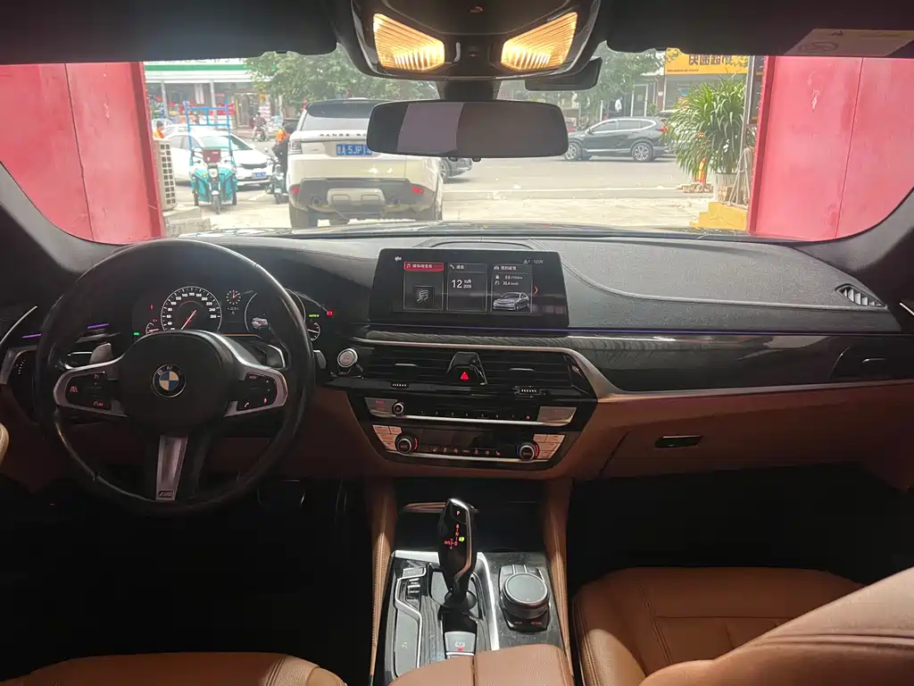 BMW 5 Series — миниатюра 7
