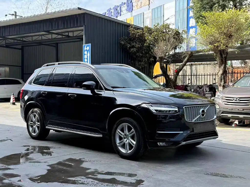 Volvo XC90 2015 T6 7 мест