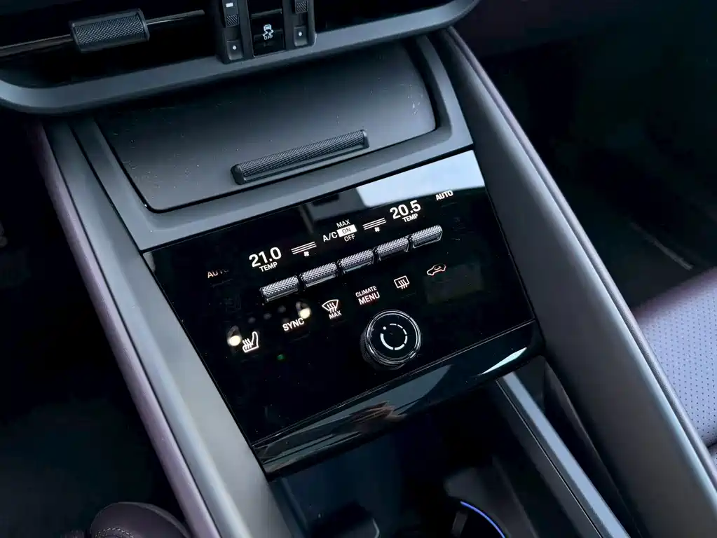 Porsche Macan EV — миниатюра 12