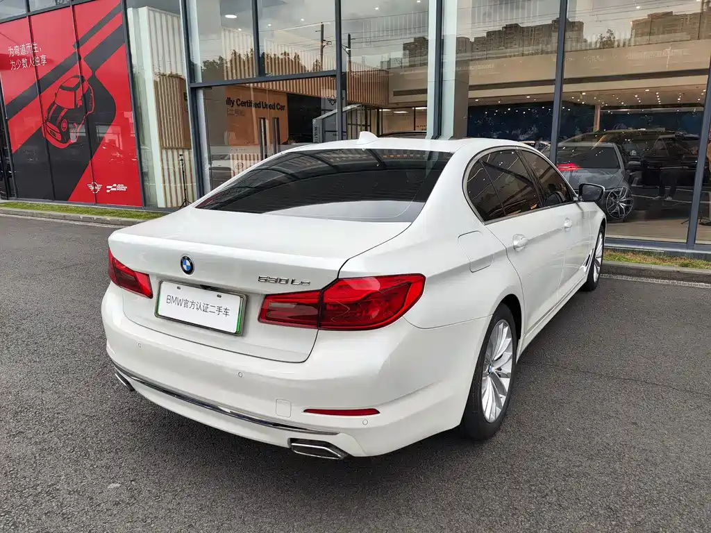 BMW 5 Series New Energy — миниатюра 9