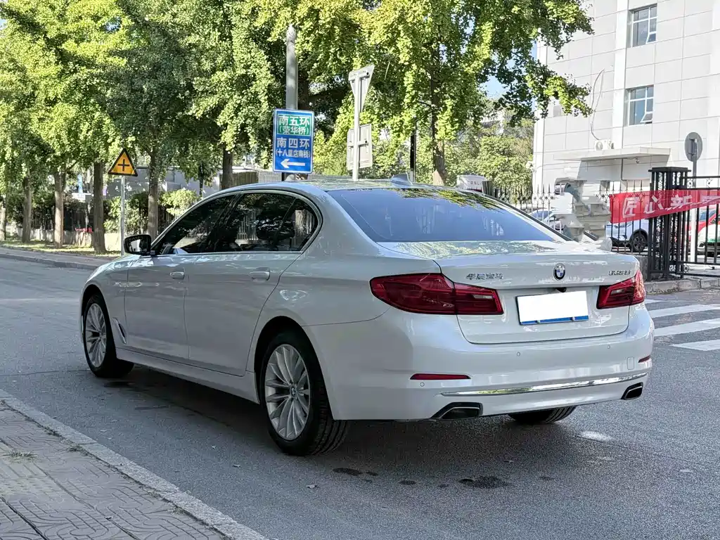 BMW 5 Series — миниатюра 19