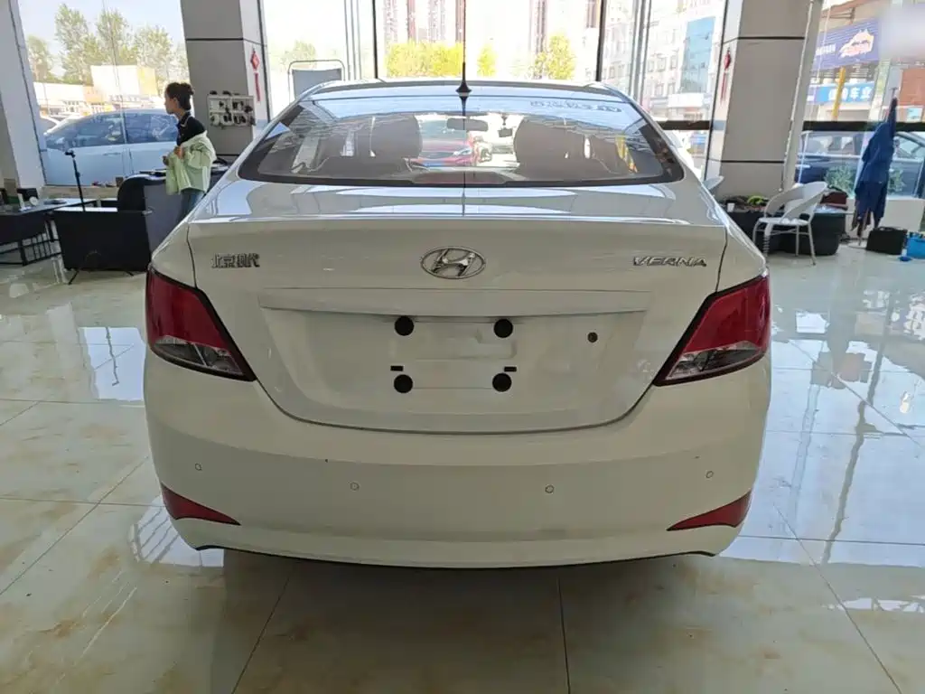Hyundai Verna — миниатюра 6